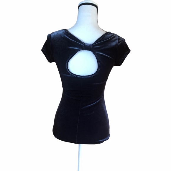 Love Fire velvet fitted top with keyhole back - Picture 3 of 7